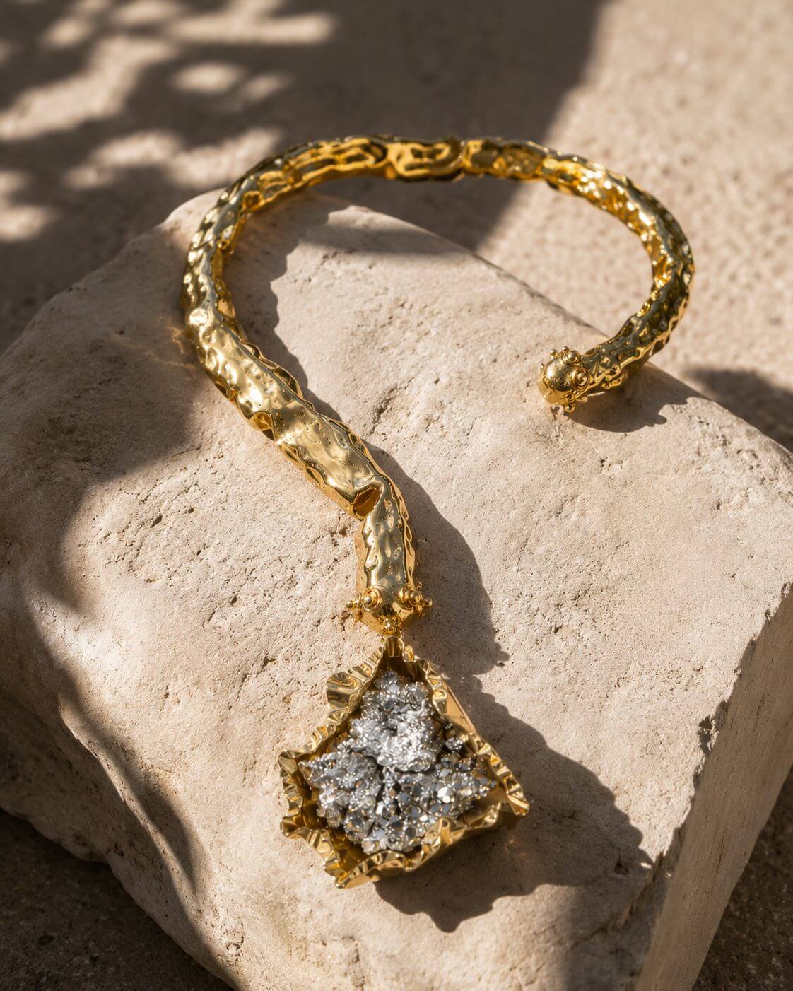 Collar Sculpted Storm